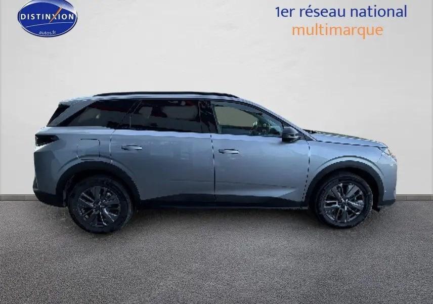 Peugeot 5008 Hybrid 145 allure e-dcs6 gris artense en profil droit, avec jantes alu et toit noir contrasté.