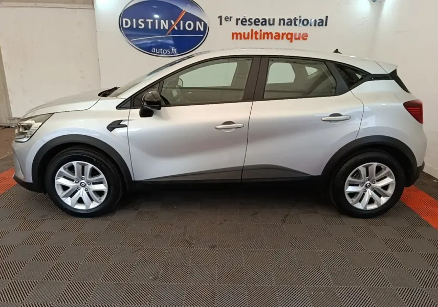 Profil droit d'un Renault Captur Business E-Tech hybride gris clair 2022, avec jantes alliage et rétroviseurs noirs.