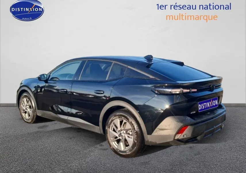 Peugeot 408 Hybrid noir vue 3/4 arrière droit, jantes alu et vitres arrière surteintées visibles.