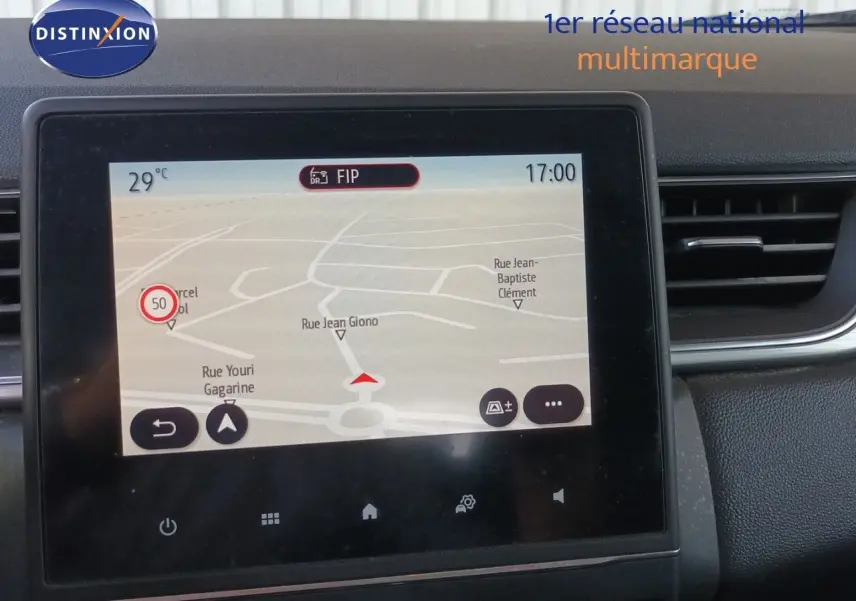 Écran tactile central du Renault Captur TCE90 Intens 2021 affichant la navigation, intérieur noir.