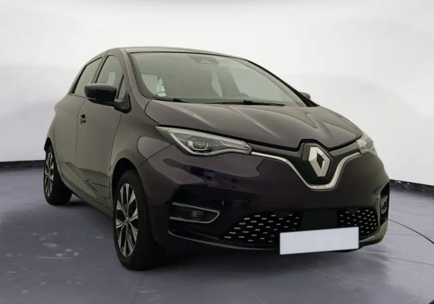 Renault ZOE E-Tech électrique violet en 3/4 avant droit, avec calandre et phares LED distinctifs, modèle 2022.