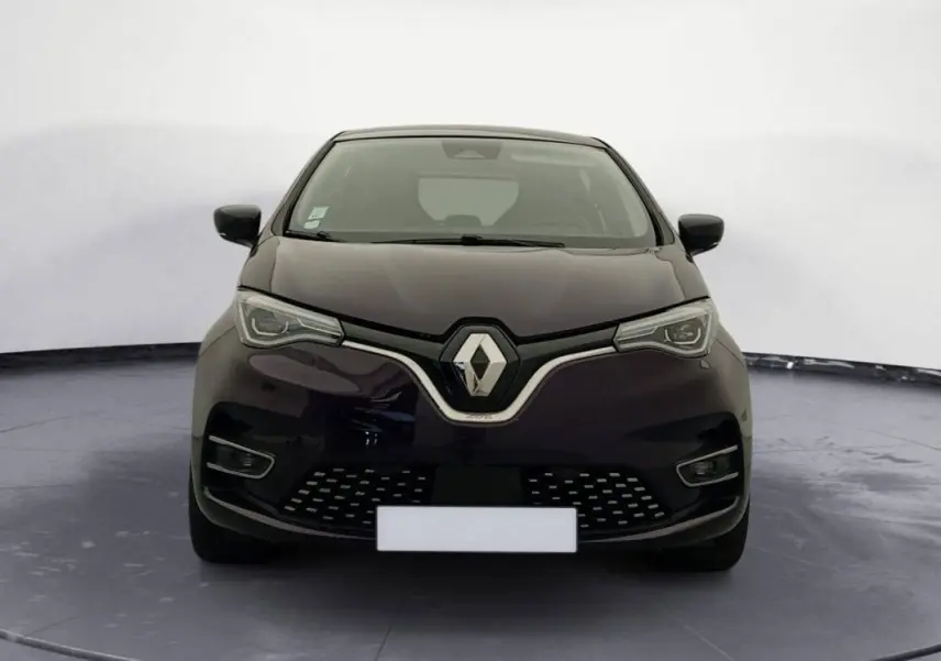 Vue avant de la Renault ZOE E-Tech électrique 2022 violet, mettant en valeur son logo central et ses phares LED distinctifs.