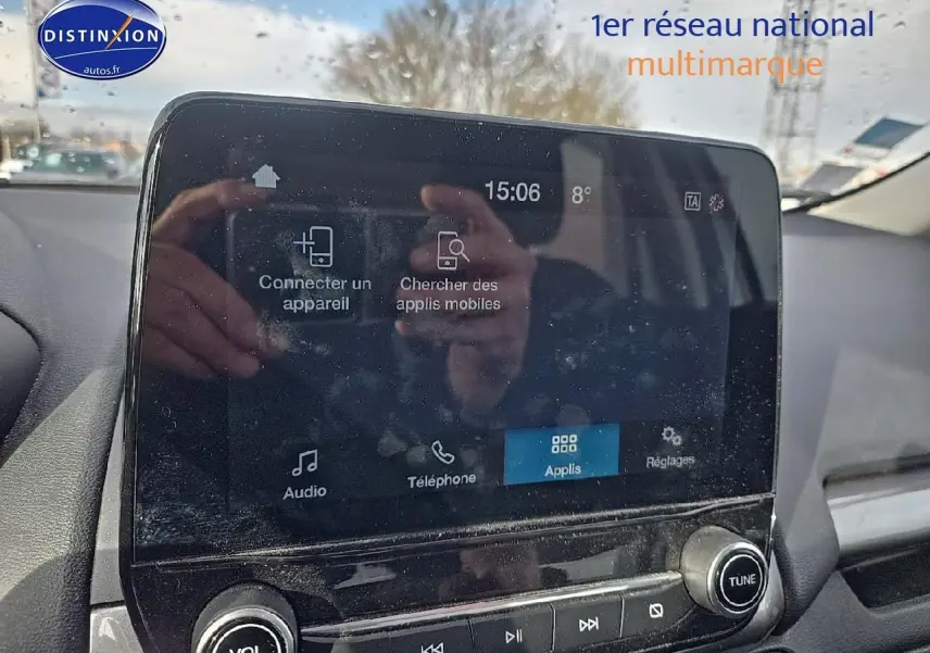 Écran tactile central du Ford EcoSport 2019 affichant les options de connexion et applications, intérieur noir.