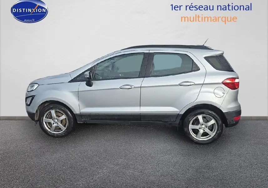 Vue de profil côté gauche d'un Ford EcoSport gris 2019 avec jantes alliage et barres de toit noires.