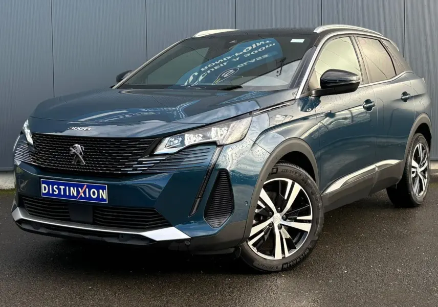 Peugeot 3008 bleu célèbes en 3/4 avant droit avec jantes bi-ton et toit noir Diamond visible.