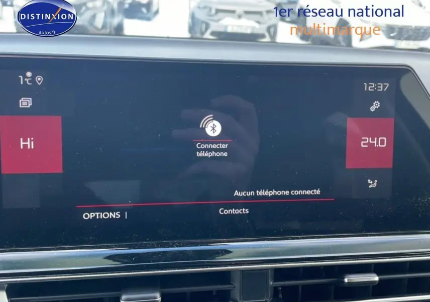 Écran tactile central du tableau de bord du Citroën C5 Aircross noir, affichant la connexion Bluetooth au téléphone.