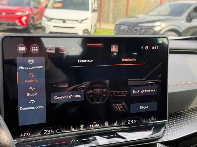 Écran tactile intérieur du CUPRA Formentor 2.0 TDI 150ch 2026 montrant les options d’aide à la conduite et réglages du véhicule.