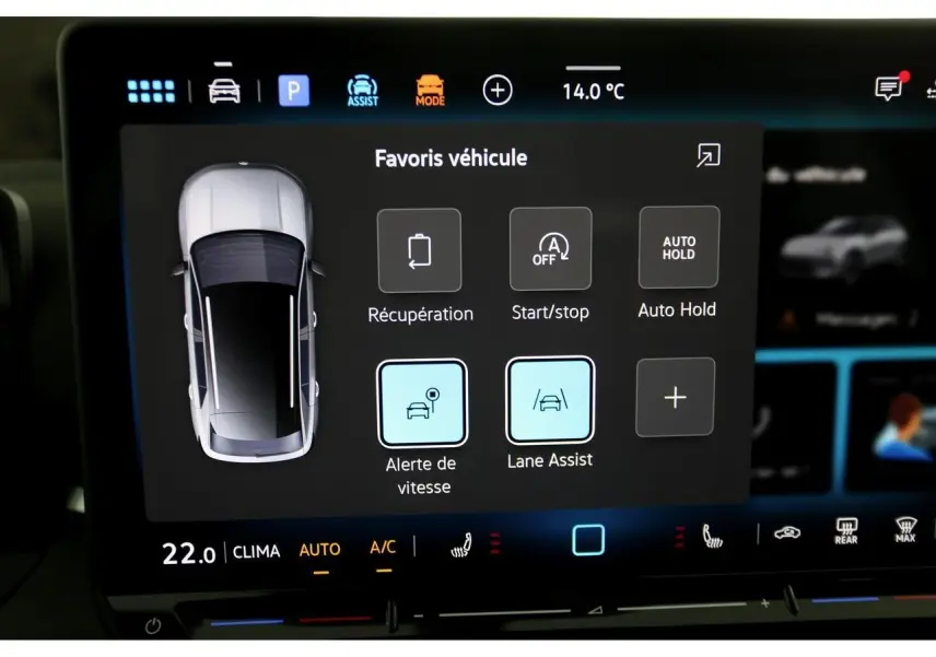 Écran tactile intérieur du Volkswagen T-Roc 2026 affichant les options d'assistance à la conduite.