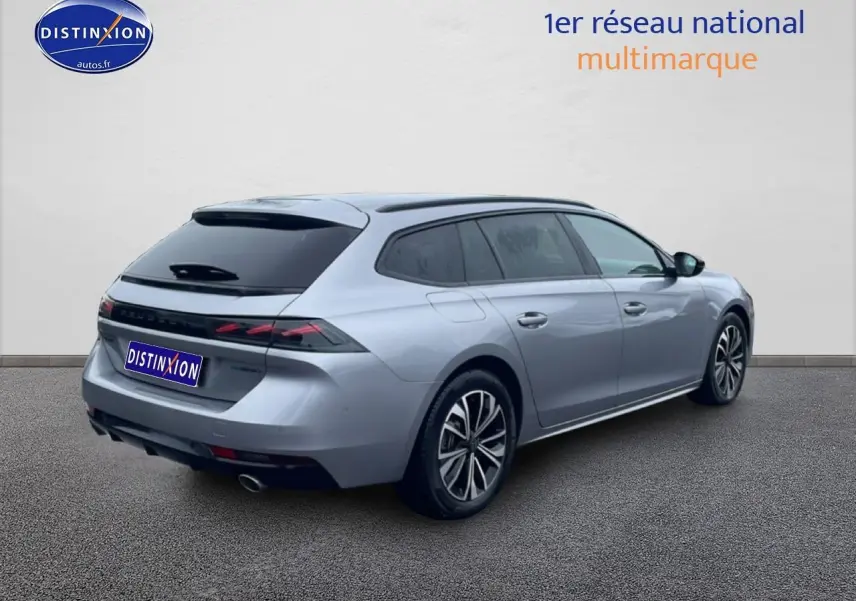 Peugeot 508 SW gris artense vue 3/4 arrière droit avec feux LED et jantes alliage distinctives.