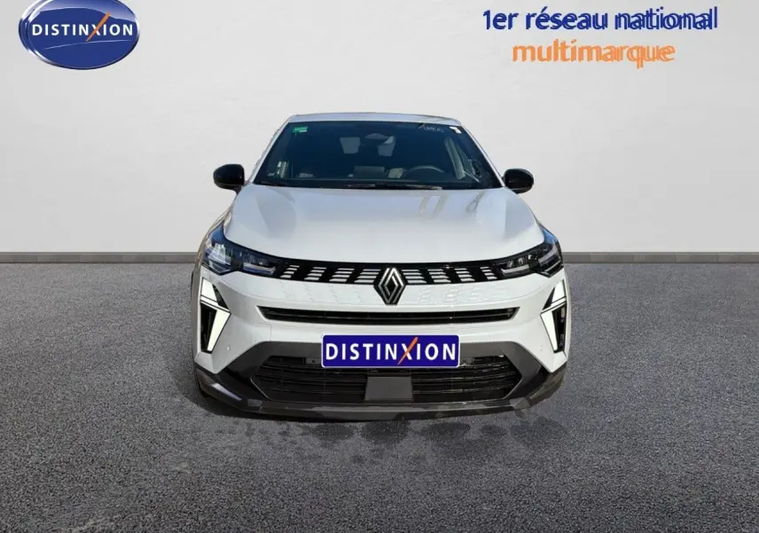 Vue frontale d'une Renault Symbioz gris rafale métal avec calandre noire et éclairage LED distinctif.