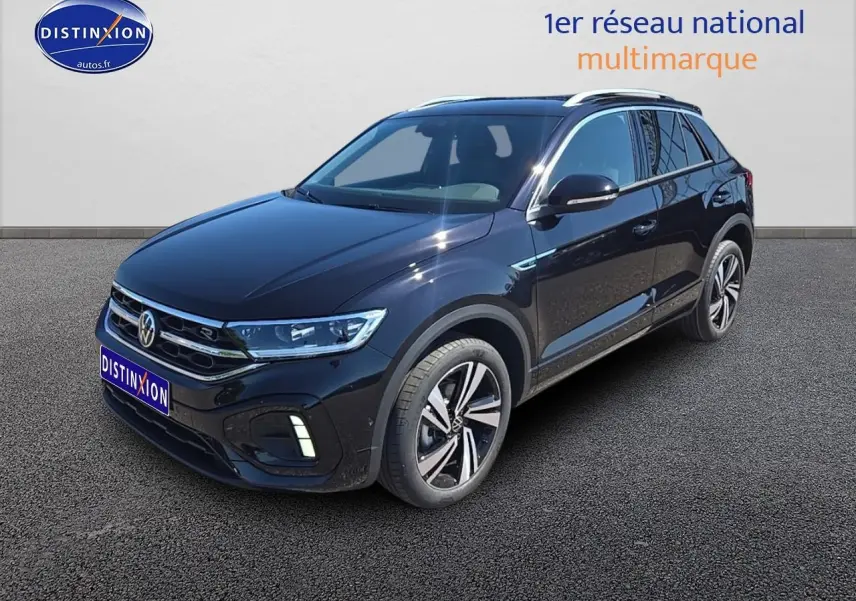 Volkswagen T-Roc noir perle en 3/4 avant droit, avec jantes alliage et barres de toit argentées visibles.