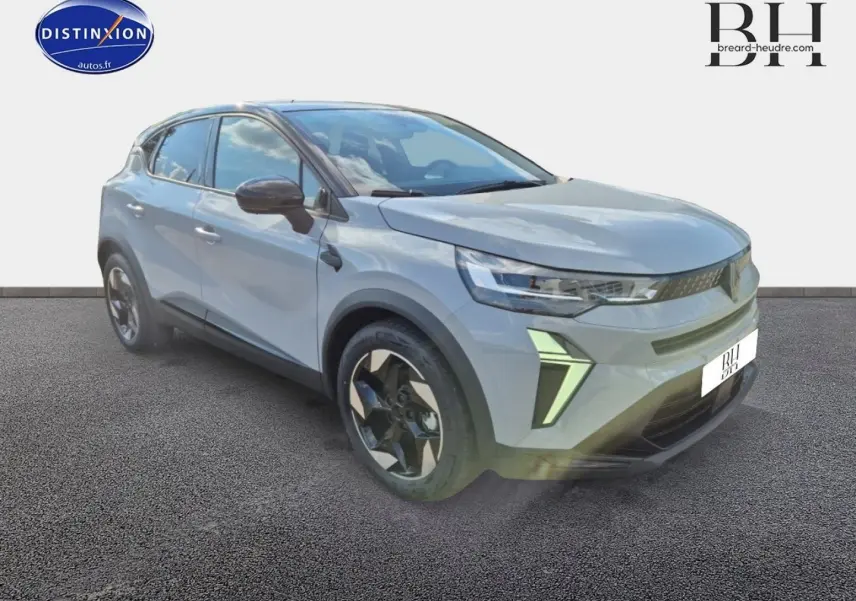 Renault Captur 2025 bleu Iron métallisé en 3/4 avant droit, avec jantes alu et feux LED distinctifs.