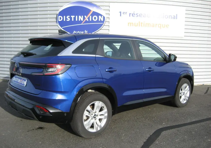 Vue 3/4 arrière droite du Renault Austral bleu Iron, mettant en valeur ses feux LED et ses jantes alliage.