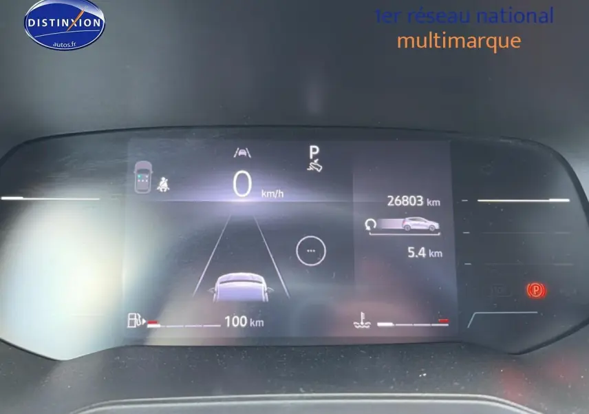 Affichage numérique du tableau de bord de la Renault Clio V gris métal, montrant la vitesse à 0 km/h et l'autonomie.