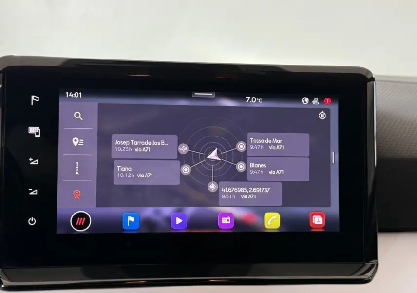 Écran tactile central du tableau de bord de la SEAT Ibiza 1.0 TSI 110 FR 2024 affichant le système de navigation.