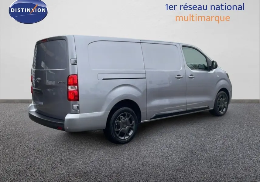 Vue 3/4 arrière droite d’un Citroën Jumpy Van Long L3 gris Artense métallisé avec portes latérales et jantes noires.