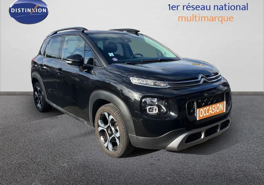 Citroën C3 Aircross noir perla metal vue 3/4 avant droit avec jantes bi-ton et toit ouvrant.