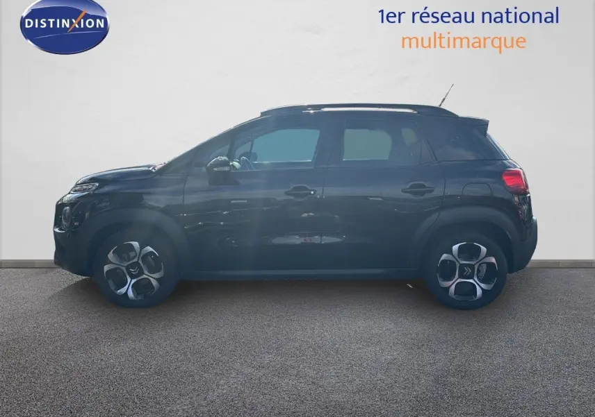 Profil droit d'un Citroën C3 Aircross noir Perla Metal 2019, avec jantes alliage bi-ton et toit noir contrasté.
