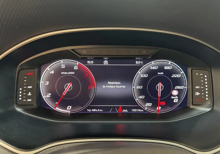 Tableau de bord numérique de la SEAT IBIZA 1.0 TSI 110 FR 2024 affichant compte-tours et vitesse en km/h.