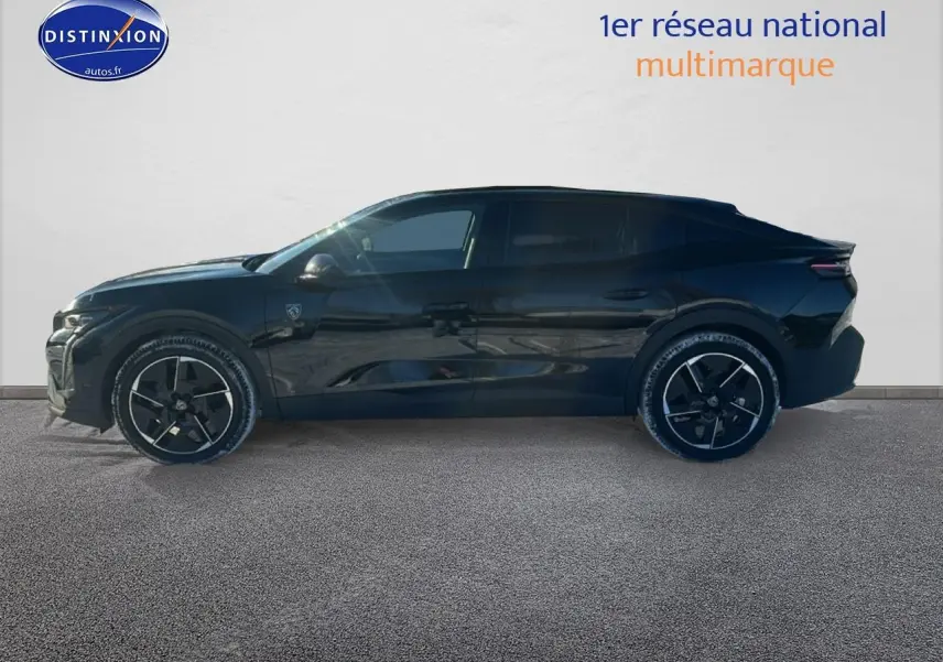 Peugeot 408 Hybrid 145 GT noir vue de profil côté gauche, avec jantes alliage et vitres teintées.