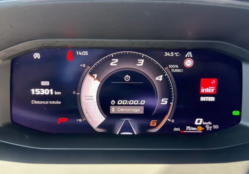 Combiné d'instruments numérique de la CUPRA Formentor 2.0 TDI, affichage multifonctions avec compte-tours central et informations variées.