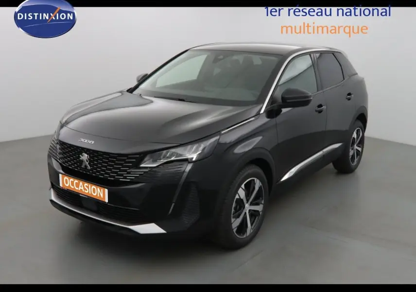 Peugeot 3008 noir perle métal vue 3/4 avant droit dans un studio avec jantes bi-ton et calandre distinctive.
