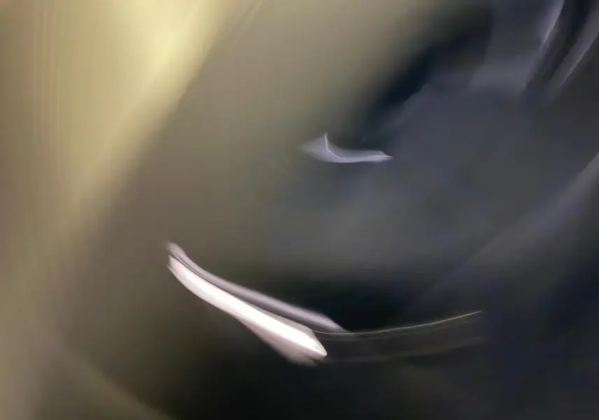 Image floue ne permettant pas d'identifier clairement un angle ou une caractéristique du Peugeot 508 SW noir.