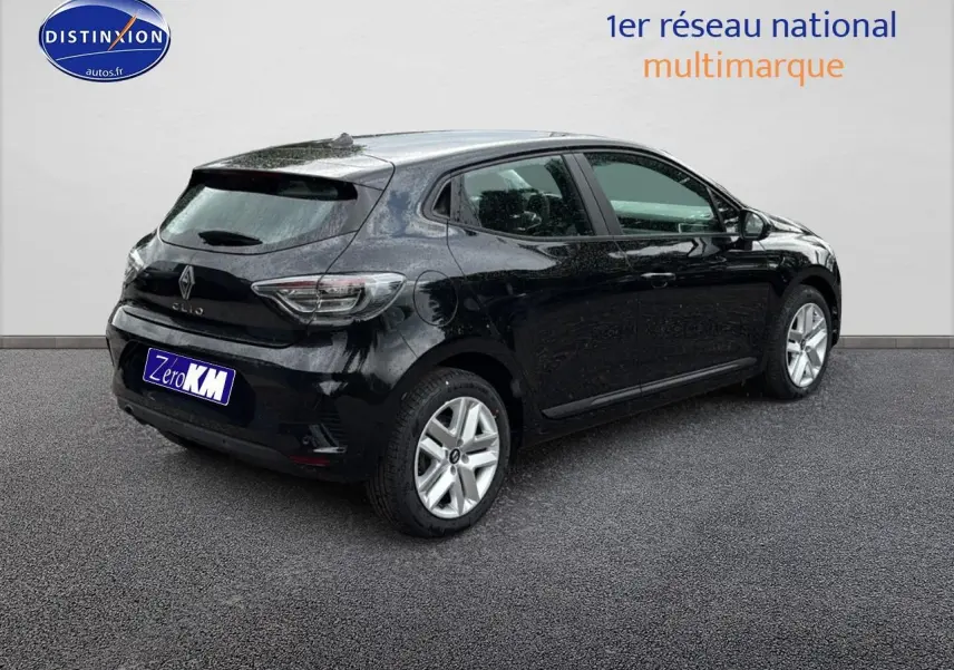 Renault Clio V noire vue 3/4 arrière droit, avec feux LED et jantes alliage argentées visibles.