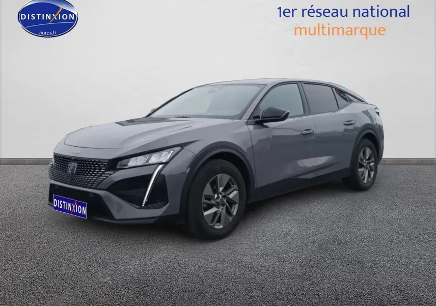Peugeot 408 Hybrid 145 allure gris sellenium vue 3/4 avant avec phares LED et jantes alu.