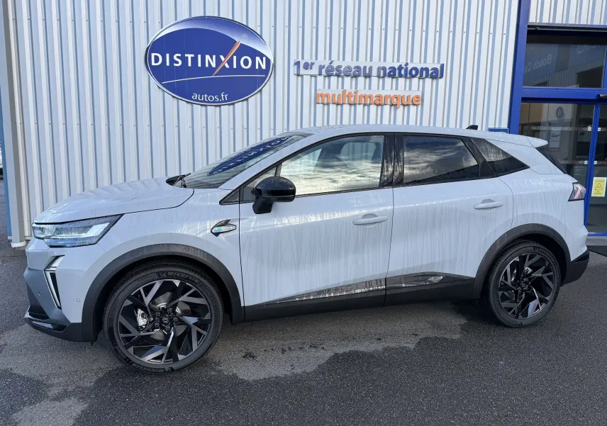 Vue de profil côté gauche du Renault SYMBIOZ gris rafale 2025 avec jantes noires et détails noirs contrastants.