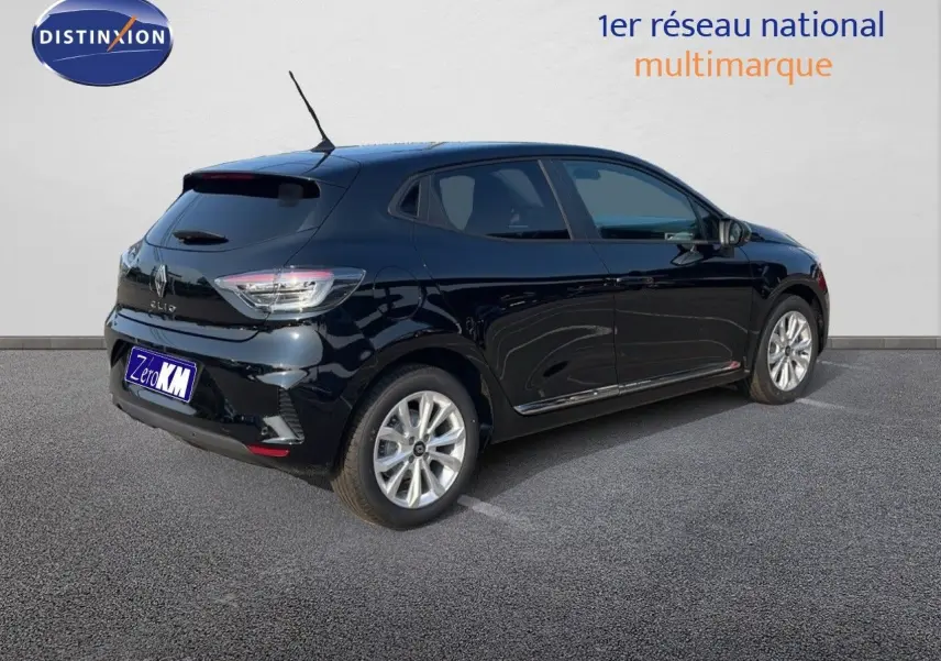 Renault Clio 1.5 DCI 2025 noir étoile métal vue 3/4 arrière côté droit sur parking extérieur.