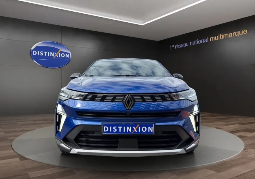 Vue frontale du Renault Symbioz bleu avec calandre noire et éclairage LED vertical distinctif.