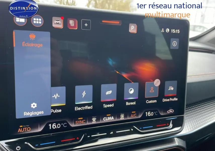 Écran tactile central du tableau de bord du Cupra Formentor 2.0 TDI 150 DSG7, affichant les réglages d'éclairage.