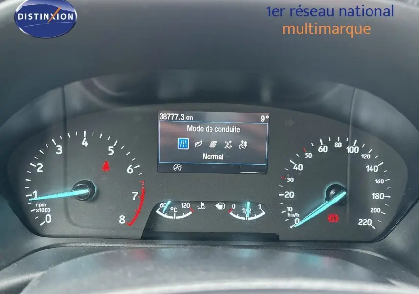 Tableau de bord du Ford Puma gris Solar 2022 montrant compte-tours, vitesse, jauges et mode de conduite normal.