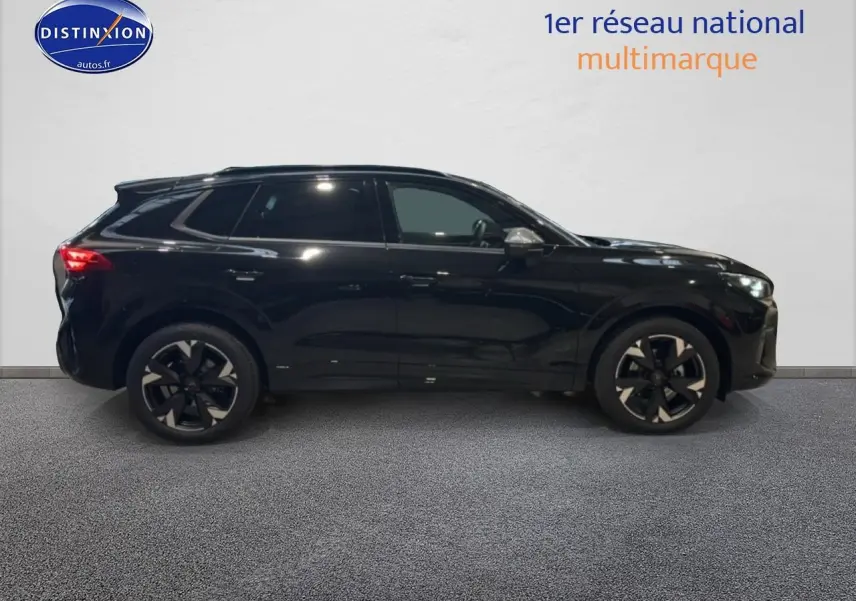 Vue latérale droite d'un SUV CUPRA TERRAMAR noir avec jantes 19 pouces et vitres surteintées.