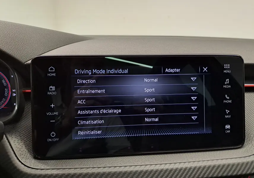 Écran tactile central du Skoda Kamiq 2024 affichant le menu de sélection du mode de conduite individuel.
