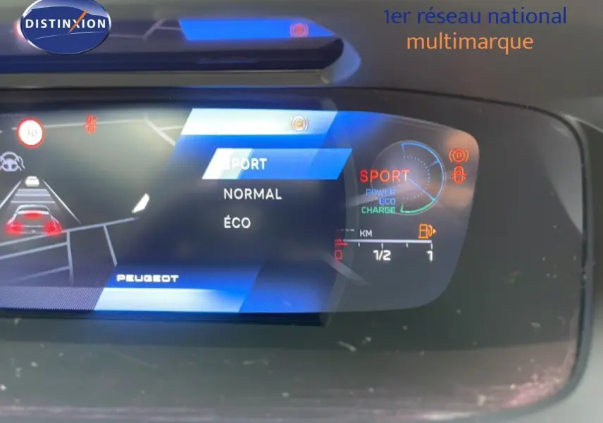 Affichage numérique du tableau de bord du Peugeot 408 Hybrid 145ch GT montrant les modes de conduite Sport, Normal et Éco.