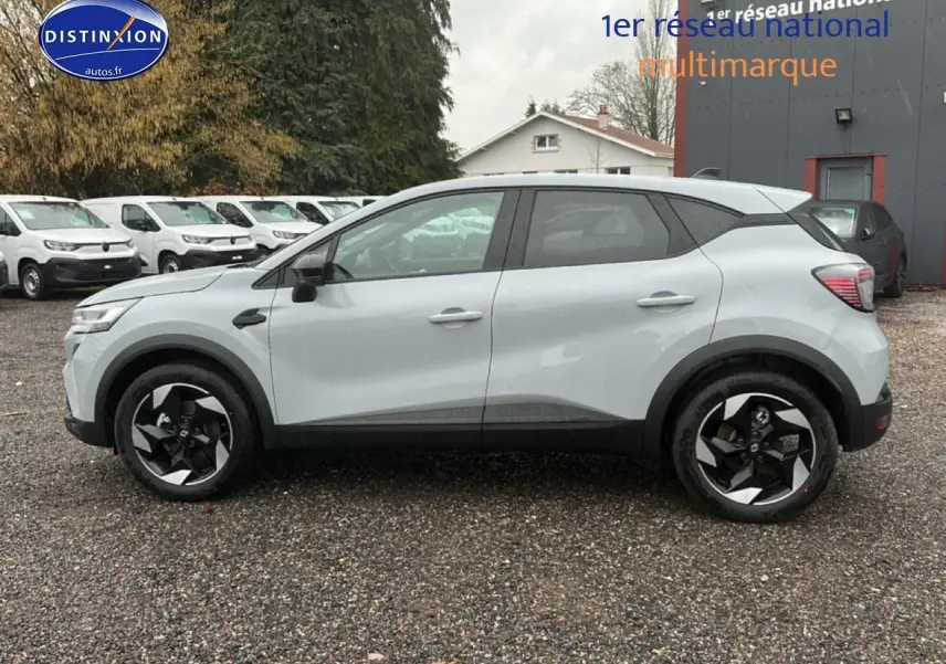 Profil côté gauche du Renault Captur gris rafale 2025 avec jantes alliage et toit noir contrasté.