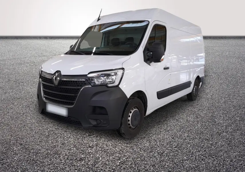 Vue 3/4 avant droit d’un Renault Master blanc avec pare-chocs noir et jantes acier sur sol gris.