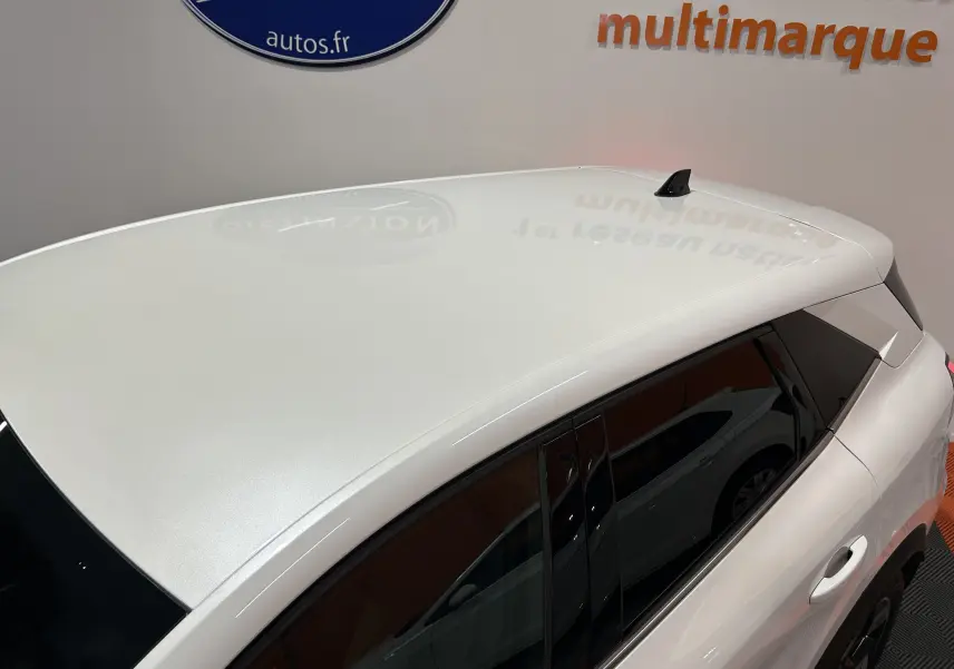 Vue plongeante sur le toit blanc nacré et les vitres teintées côté droit du Renault Symbioz E-Tech Full Hybrid 2025.