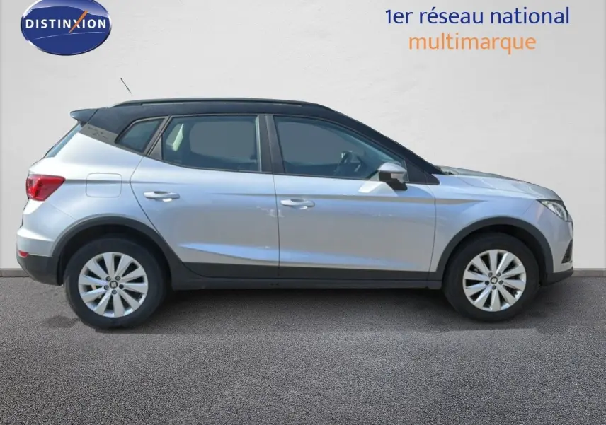 SEAT Arona gris urbain avec toit noir, vue profil gauche, SUV compact 5 portes de 2018.