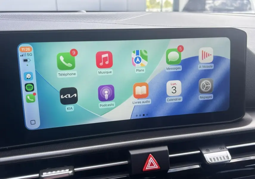 Écran tactile couleur 12,3'' du tableau de bord du Kia Sportage 2026 affichant Apple CarPlay.