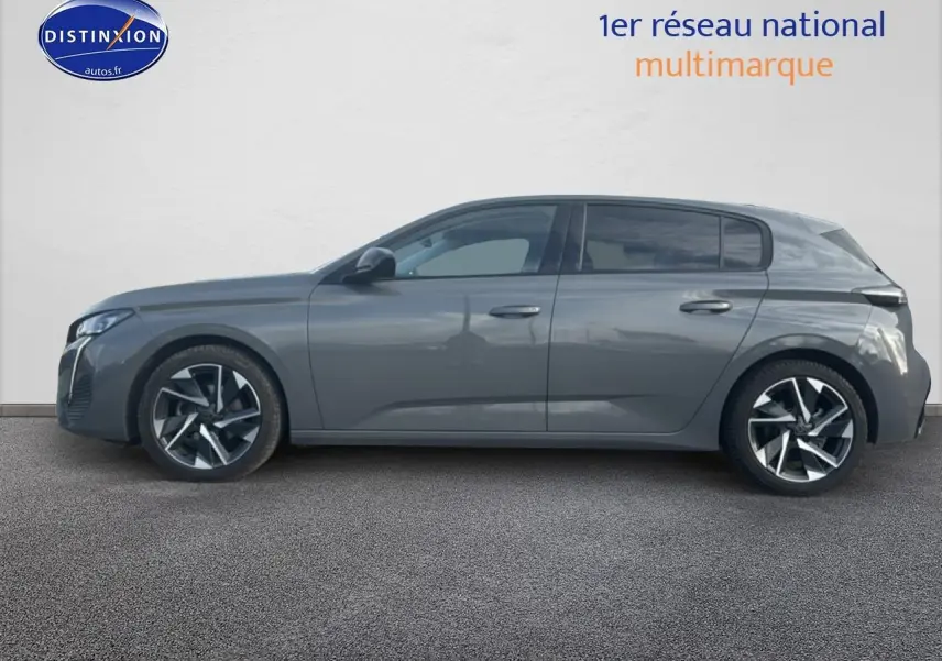 Peugeot 308 gris sellenium vue de profil côté gauche avec jantes alliage et vitres surteintées.