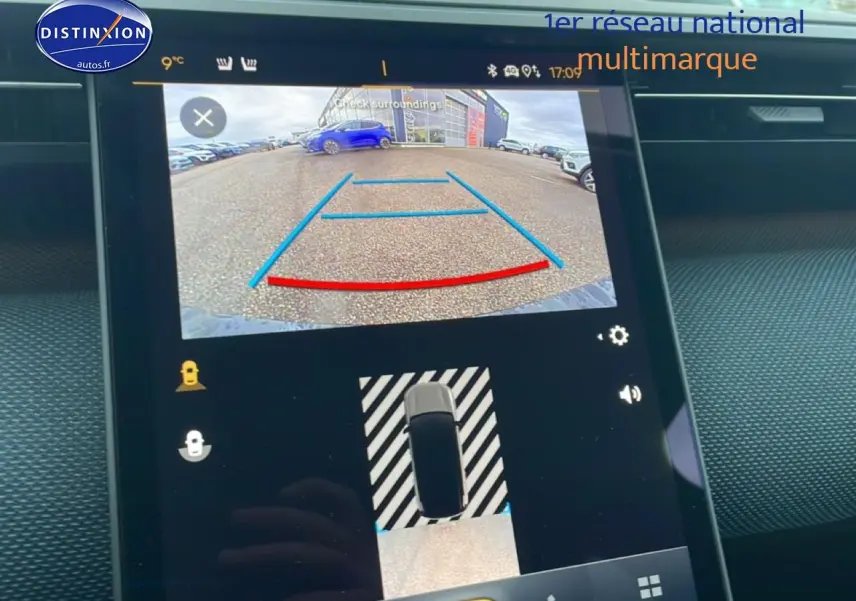 Écran tactile intérieur montrant la caméra de recul et l’aide au stationnement du Citroën C5 Aircross noir 2026.