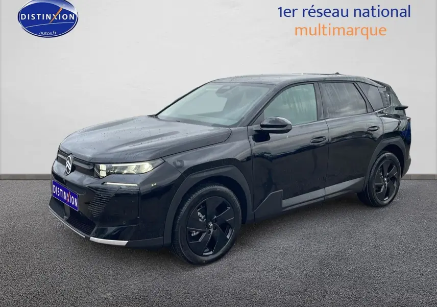 Citroën C5 Aircross noir vue 3/4 avant droit avec jantes alliage noires et feux LED allumés.