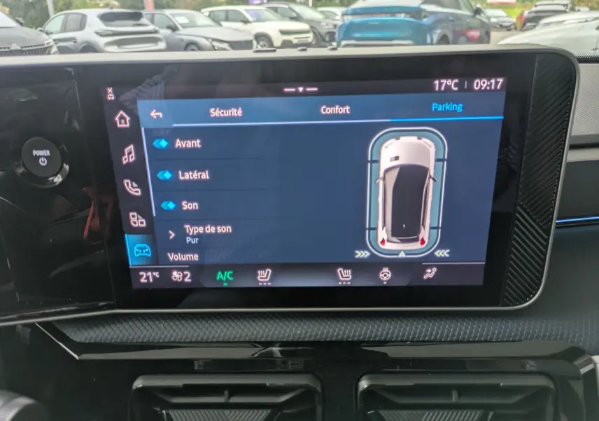 Écran tactile intérieur montrant l'interface de sécurité et parking de l'Alpine A290 220CH GTS électrique.