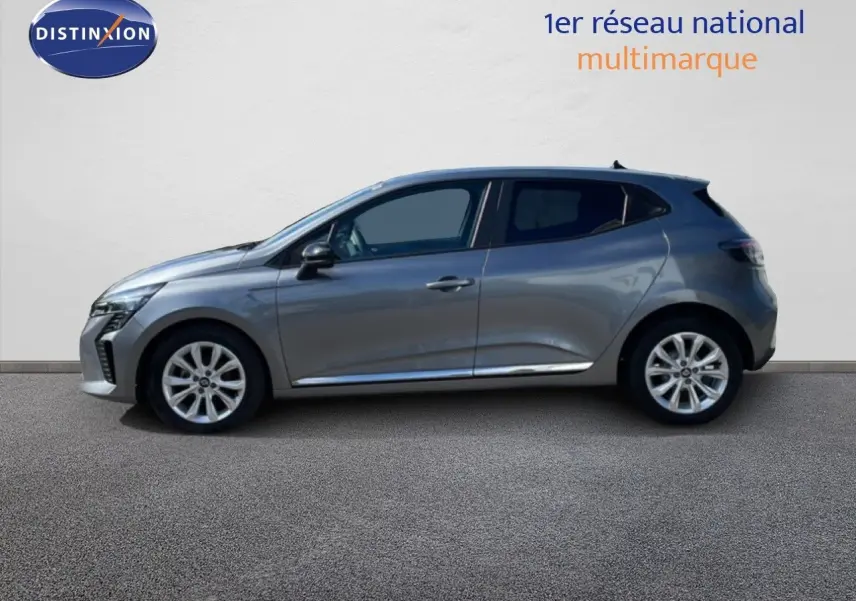 Profil droit de la Renault Clio 2025 gris schiste métal avec jantes alliage et lignes épurées sur fond neutre.