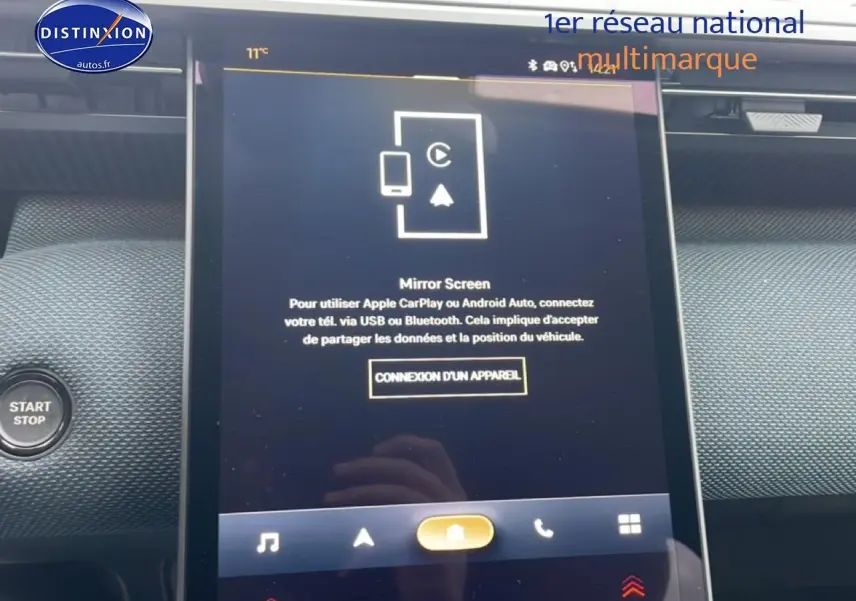 Écran tactile central du Citroën C5 Aircross gris platinium 2026 affichant la connexion Mirror Screen.