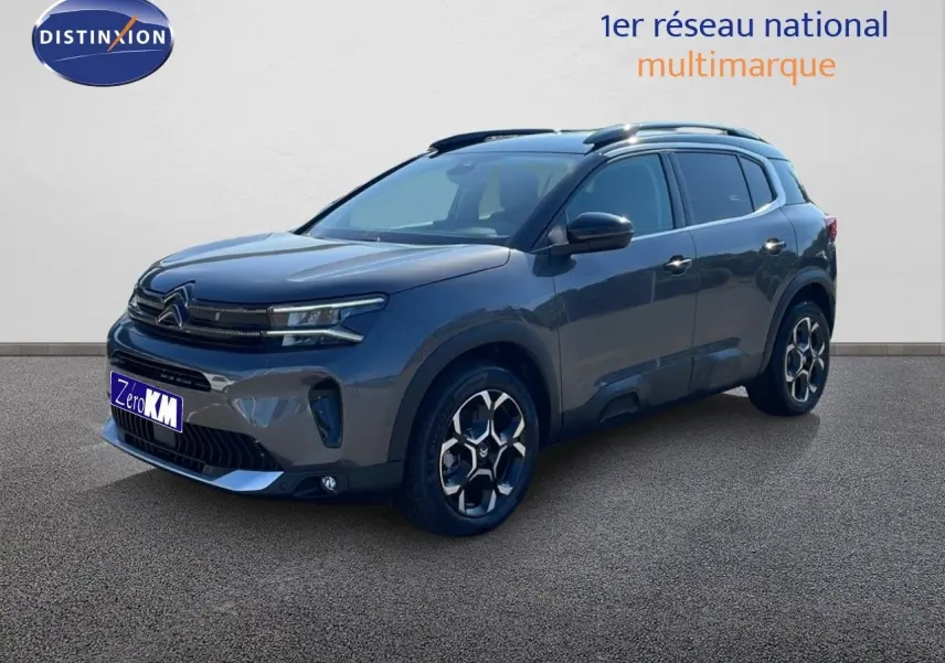 Citroën C5 Aircross gris platinium métal avec toit noir, vue 3/4 avant droit, jantes bi-ton distinctives.