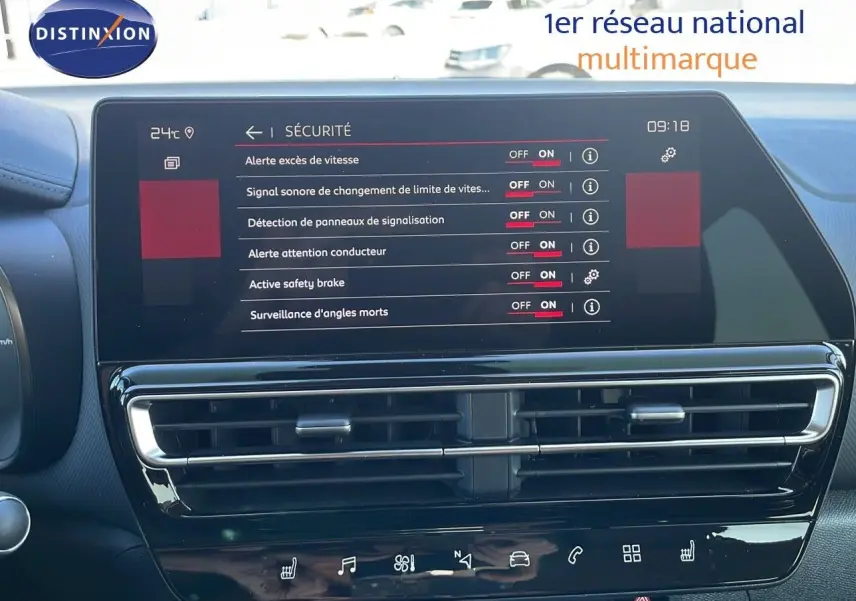 Écran tactile du tableau de bord du Citroën C5 Aircross 2025, affichant les options de sécurité activées.